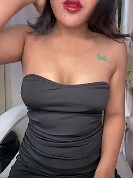 LeisyXO online show from February 18, 2025, 7:52 pm