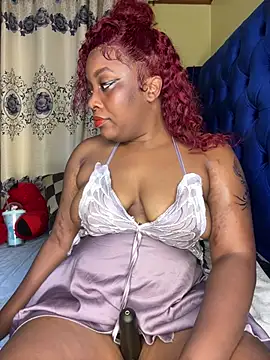 Snapshot of Queenshaz01 chatting on June 6, 2026, 9:41 pm Queenshaz01 online show from June 6, 2026, 9:41 pm