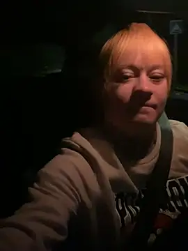 poussichienne online show from April 16, 2026, 2:45 am