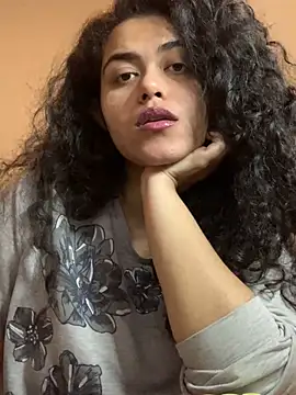 Curvydesifromgermany online show from December 20, 2024, 3:42 pm