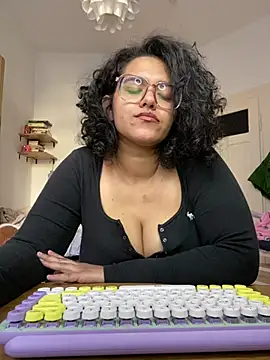 Curvydesifromgermany online show from March 6, 2025, 3:24 pm