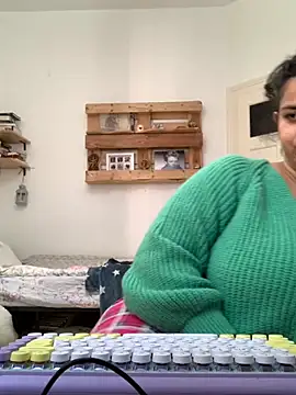 Curvydesifromgermany online show from September 15, 2025, 9:42 am