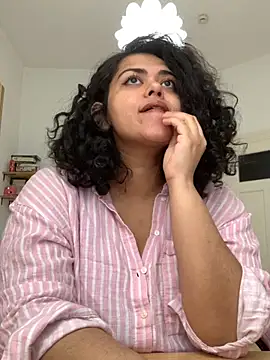 Curvydesifromgermany online show from October 15, 2025, 10:37 am