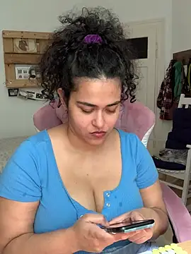 Curvydesifromgermany online show from July 3, 2026, 12:33 pm