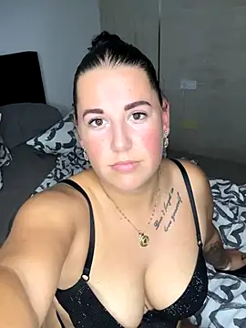 Snapshot of xlinastarrx chatting on October 1, 2025, 7:42 pm xlinastarrx online show from October 1, 2025, 7:42 pm