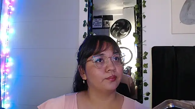 Snapshot of Alezapark chatting on July 4, 2026, 5:19 pm Alezapark online show from July 4, 2026, 5:19 pm