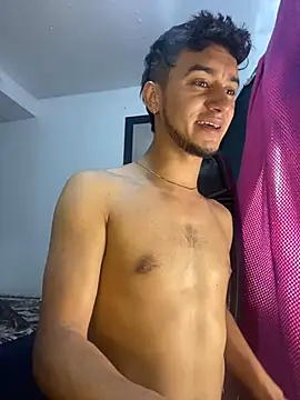 Snapshot of Kevin_Torres chatting on December 6, 2024, 8:40 pm Kevin Torres online show from December 6, 2024, 8:40 pm