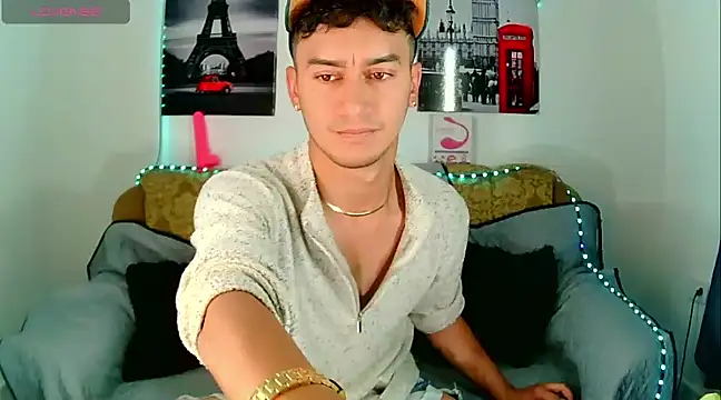 Snapshot of Kevin_Torres chatting on January 16, 2025, 7:52 pm Kevin Torres online show from January 16, 2025, 7:52 pm