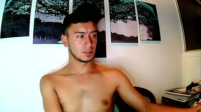 Snapshot of Kevin_Torres chatting on February 25, 2025, 12:25 am Kevin Torres online show from February 25, 2025, 12:25 am