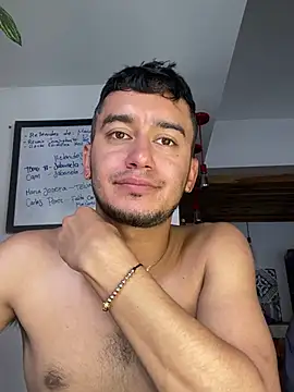 Snapshot of Kevin_Torres chatting on March 3, 2025, 7:49 pm Kevin Torres online show from March 3, 2025, 7:49 pm