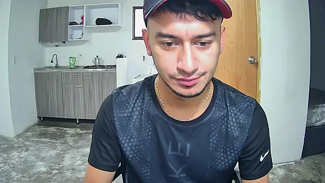 Snapshot of Kevin_Torres chatting on October 21, 2025, 9:26 pm Kevin Torres online show from October 21, 2025, 9:26 pm