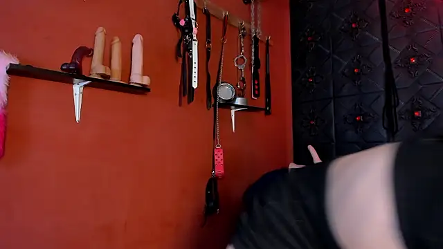 annavi  online show from March 6, 2026, 7:10 pm