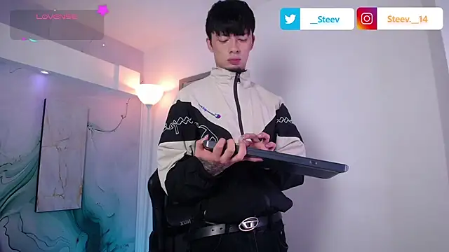 Steev Novoa online show from April 18, 2026, 3:21 am