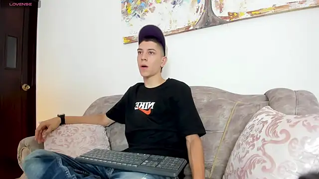 Snapshot of Dei_v_48 chatting on January 10, 2025, 7:32 pm Dei v 48 online show from January 10, 2025, 7:32 pm