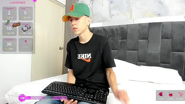 Snapshot of Dei_v_48 chatting on January 11, 2025, 6:44 pm Dei v 48 online show from January 11, 2025, 6:44 pm