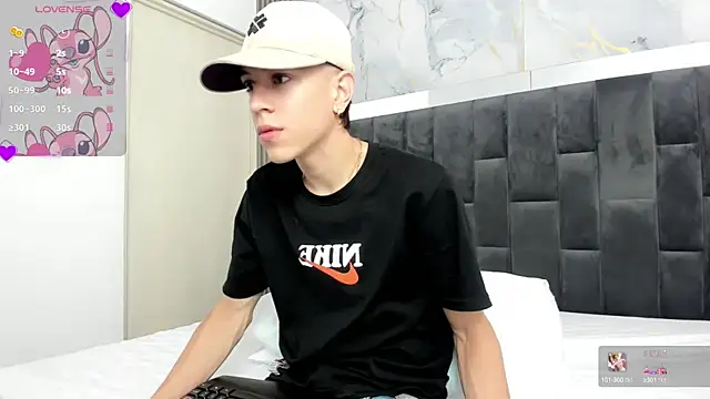 Snapshot of Dei_v_48 chatting on February 9, 2025, 7:52 pm Dei v 48 online show from February 9, 2025, 7:52 pm