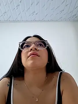 -VICKKY online show from February 2, 2026, 2:05 pm