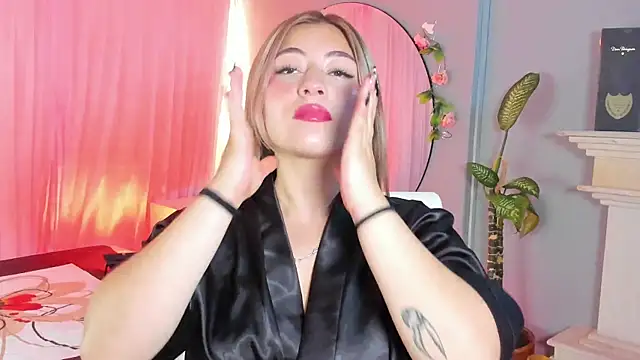 Snapshot of tiffany_becker chatting on July 10, 2026, 1:36 pm tiffany becker online show from July 10, 2026, 1:36 pm