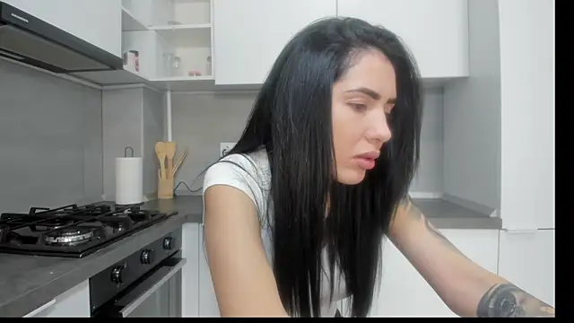 Emmapmg online show from January 14, 2026, 10:43 am