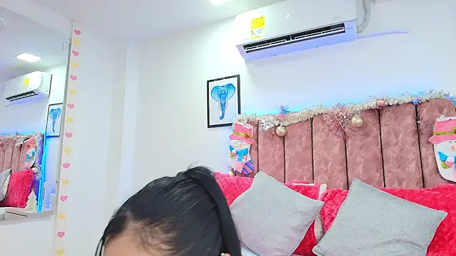 KathyShine online show from December 10, 2024, 11:43 am