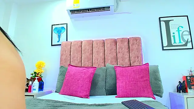 KathyShine online show from February 6, 2025, 12:05 pm