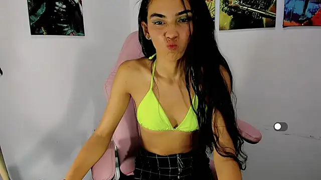 Snapshot of Evelin_shy chatting on November 9, 2025, 12:14 pm Evelin shy online show from November 9, 2025, 12:14 pm