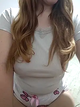 lucyredhead online show from February 11, 2026, 9:25 am