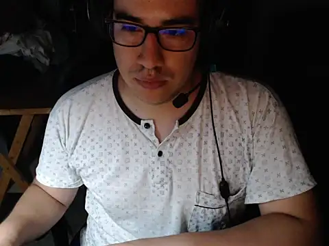 Snapshot of thealfawolf01 chatting on March 19, 2025, 5:19 am thealfawolf01 online show from March 19, 2025, 5:19 am