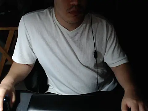 Snapshot of thealfawolf01 chatting on March 23, 2025, 2:37 am thealfawolf01 online show from March 23, 2025, 2:37 am