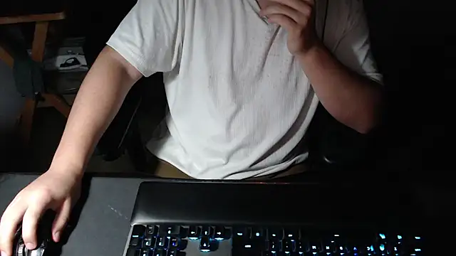 Snapshot of thealfawolf01 chatting on October 13, 2025, 3:17 am thealfawolf01 online show from October 13, 2025, 3:17 am