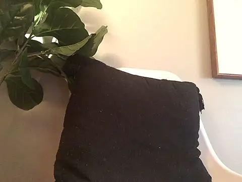 loveofbea online show from December 8, 2024, 8:47 pm