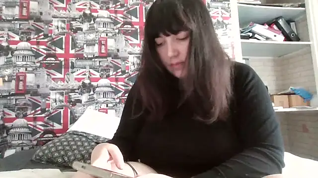 Lynylou online show from September 23, 2025, 11:13 am