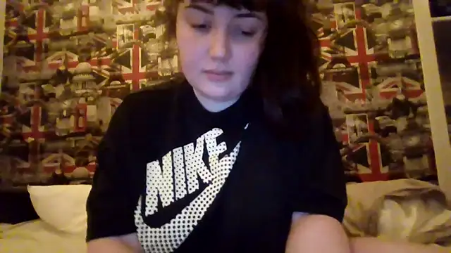 Lynylou online show from January 5, 2026, 5:27 pm