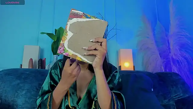 Elizabeth VonSweet online show from December 15, 2025, 8:02 pm