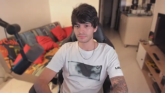 justin stark7 online show from September 18, 2025, 11:40 pm