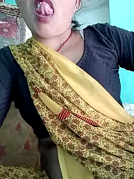 Snapshot of Hotsarina chatting on December 16, 2024, 6:43 am Hotsarina online show from December 16, 2024, 6:43 am