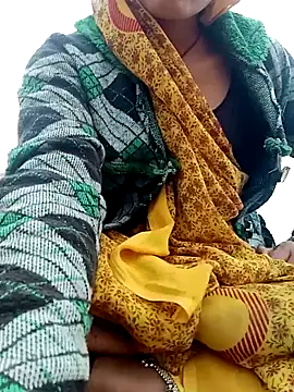 Snapshot of Hotsarina chatting on December 23, 2024, 10:53 am Hotsarina online show from December 23, 2024, 10:53 am