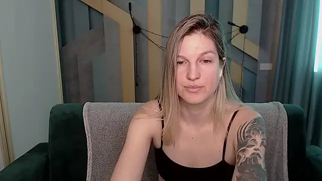 Snapshot of EmilyWalkeri chatting on February 1, 2026, 8:13 am EmilyWalkeri online show from February 1, 2026, 8:13 am