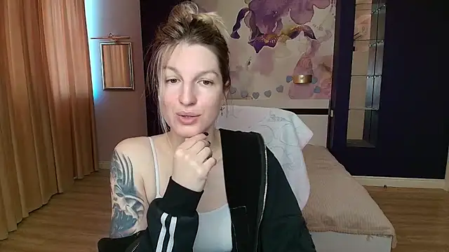 Snapshot of EmilyWalkeri chatting on May 17, 2026, 7:17 am EmilyWalkeri online show from May 17, 2026, 7:17 am