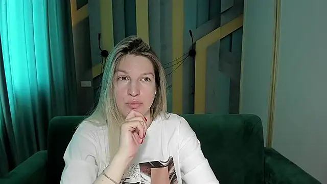 Snapshot of EmilyWalkeri chatting on June 5, 2026, 6:52 am EmilyWalkeri online show from June 5, 2026, 6:52 am