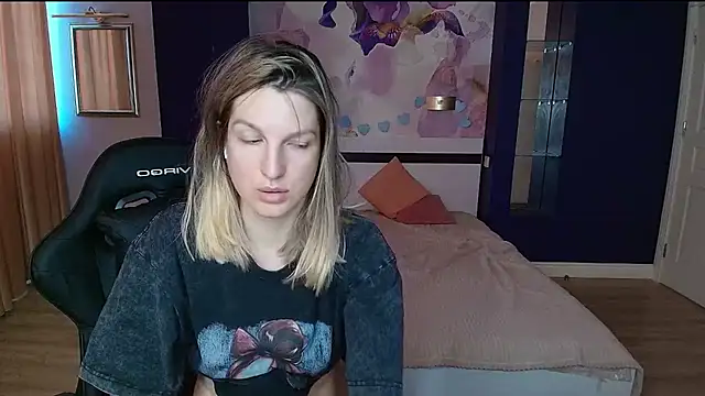 Snapshot of EmilyWalkeri chatting on June 28, 2026, 7:58 am EmilyWalkeri online show from June 28, 2026, 7:58 am