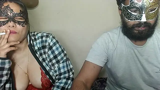 Snapshot of Cutehornycouples chatting on January 16, 2026, 6:23 pm Cutehornycouples online show from January 16, 2026, 6:23 pm