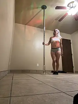 Snapshot of brooklyn3twelve chatting on October 3, 2025, 2:08 am brooklyn3twelve online show from October 3, 2025, 2:08 am