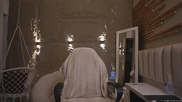 Snapshot of Logan_Varela chatting on March 15, 2026, 2:01 pm Logan Varela online show from March 15, 2026, 2:01 pm