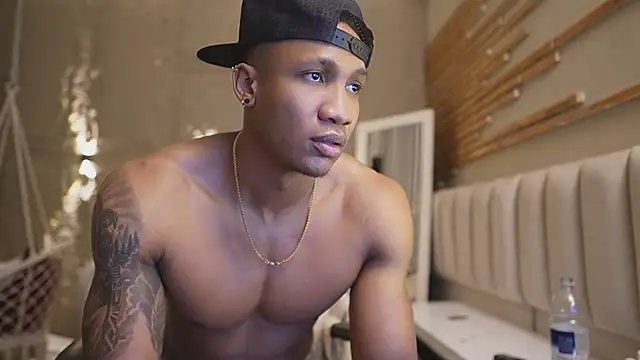 Snapshot of Logan_Varela chatting on March 17, 2026, 1:36 pm Logan Varela online show from March 17, 2026, 1:36 pm