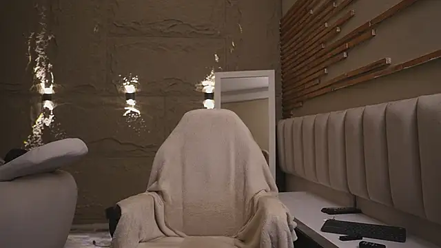 Snapshot of Logan_Varela chatting on March 20, 2026, 1:27 pm Logan Varela online show from March 20, 2026, 1:27 pm