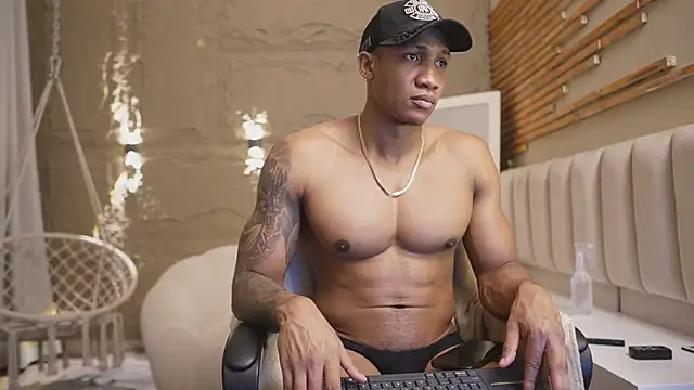 Snapshot of Logan_Varela chatting on March 25, 2026, 2:01 pm Logan Varela online show from March 25, 2026, 2:01 pm