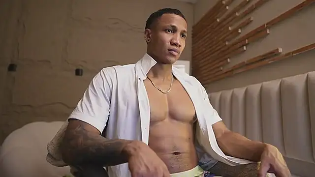 Snapshot of Logan_Varela chatting on April 1, 2026, 1:23 pm Logan Varela online show from April 1, 2026, 1:23 pm