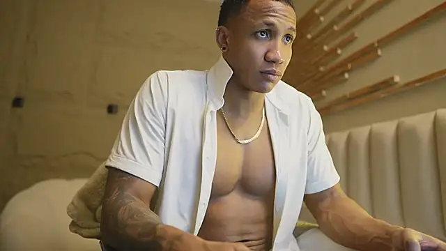 Snapshot of Logan_Varela chatting on April 1, 2026, 1:41 pm Logan Varela online show from April 1, 2026, 1:41 pm