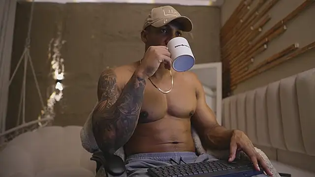 Snapshot of Logan_Varela chatting on April 6, 2026, 1:23 pm Logan Varela online show from April 6, 2026, 1:23 pm